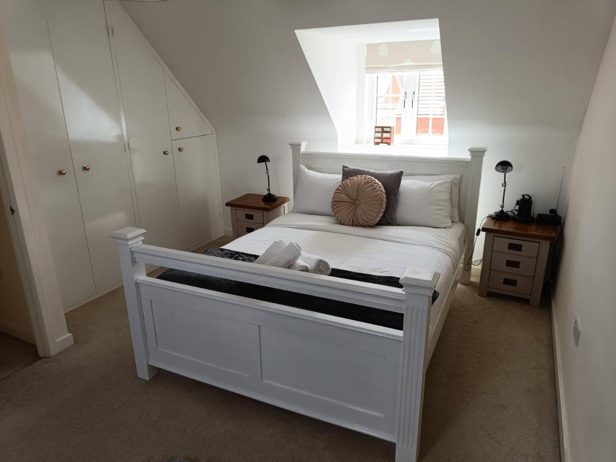 3 Bedroom Townhouse Near Bicester Village エクステリア 写真