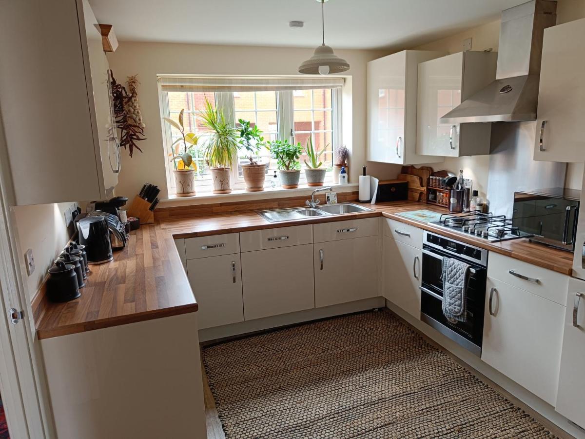 3 Bedroom Townhouse Near Bicester Village エクステリア 写真