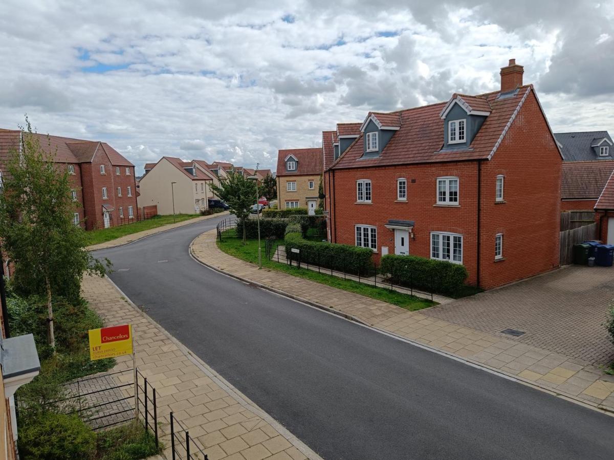 3 Bedroom Townhouse Near Bicester Village エクステリア 写真